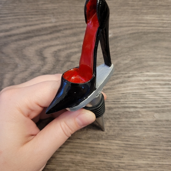 Red Stiletto Shoe Wine Bottle Holder Bow at Heel Durable Resin + 2 free gifts - Picture 7 of 10